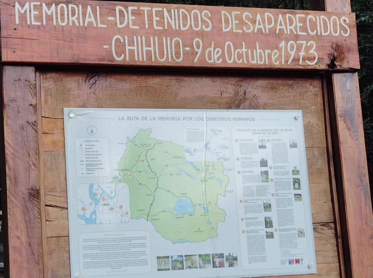 Klaudenuevo's tweet photo. En Julio del 2024 tuve la suerte de ir a Llifén con @lludllud. Un día pensabamos conocer el lago Maihue y nos encontramos con este memorial...

#Memoria
#Llifen
#Chihuio https://t.co/R0DUuLHUPe