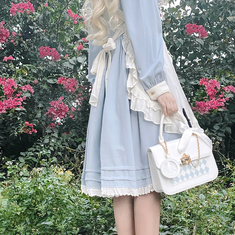 three_fleas's tweet photo. Step into a delicate Wonderland 🌿🧚‍♀️✨

#itabag #uniquedesign #threefleasbags #creativedesign #cutebags https://t.co/Vfvk9pnUB0