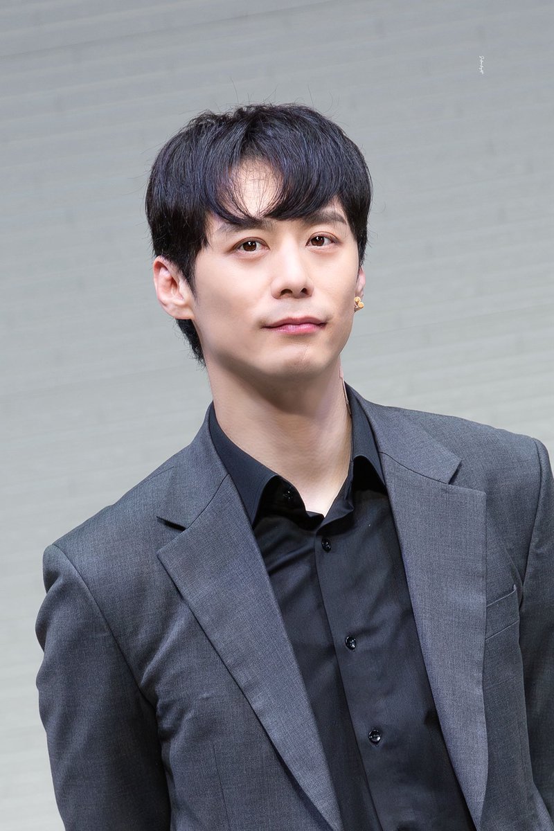SL__PIC's tweet photo. 260613 연극 아트 | 막공 무대인사

마크 | #주민진 https://t.co/8dfjhA4YCA