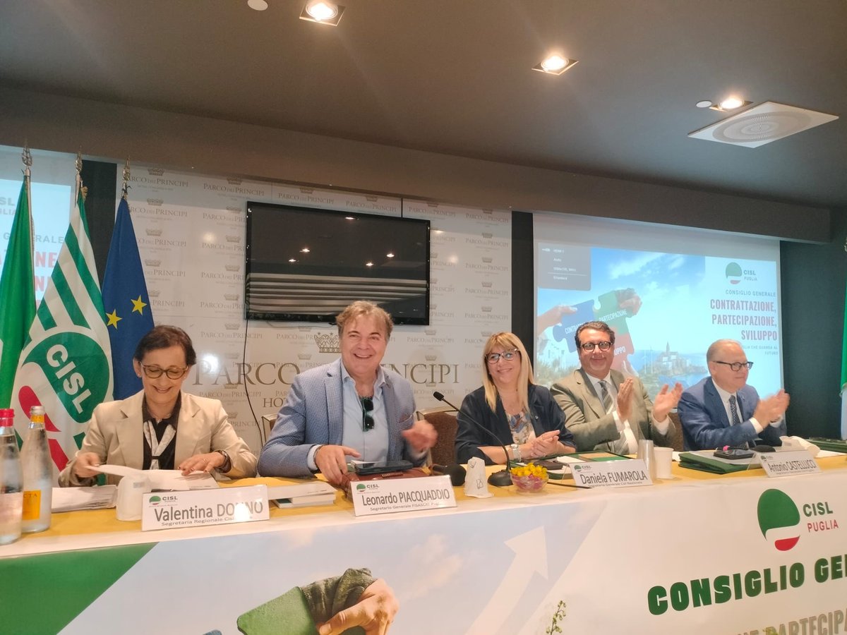 CislNazionale's tweet photo. La Segretaria Generale della #Cisl, #DanielaFumarola, è oggi a Bari dove concluderà con il suo intervento i lavori del Consiglio Generale della @CislPuglia. 

Al centro le priorità del lavoro, le vertenze aperte e i fattori cruciali per lo sviluppo di una regione forte nelle sue eccellenze, ma ancora esposta a troppe fragilità: giovani in fuga, diritti da tutelare, comunità da non lasciare indietro.

#lavoro #Puglia #sviluppo #diritti