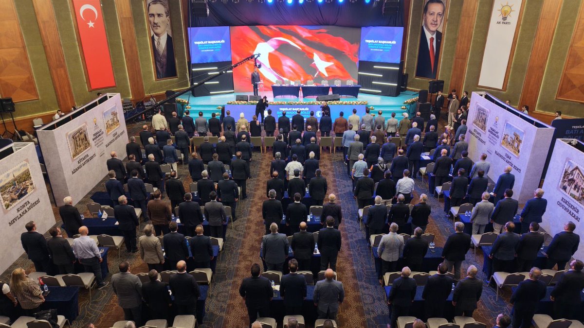 mdurmusoglu's tweet photo. Üç gün süren Batı Anadolu Bölge Strateji Toplantımızı tamamladık.

Birlik ve beraberlik içerisinde geçen toplantımızın partimiz, teşkilatlarımız ve ülkemiz adına hayırlara vesile olmasını diliyor; emeği geçen tüm dava arkadaşlarımıza teşekkür ediyorum.

🇹🇷 Durmak yok, millete hizmet yolunda çalışmaya devam.