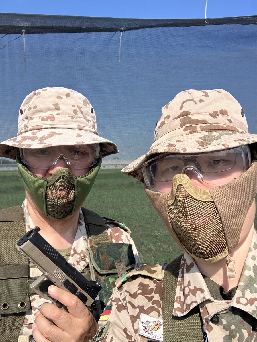 NAITO_27i1Co's tweet photo. 十勝サバゲーのダイジェスト。
奮戦中の長男🫡
親交のあるゲストのshihoさんと百蓮さん🤗
＃十勝サバゲー祭り https://t.co/KsMAxtTc3t