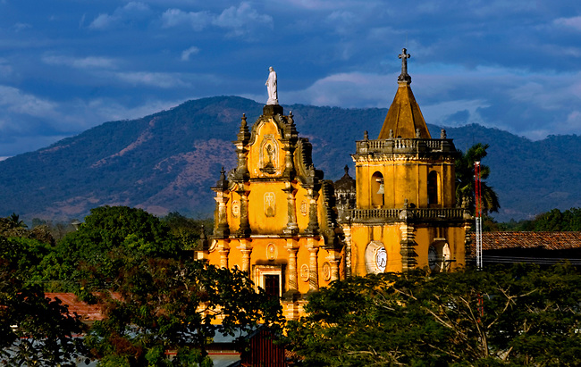 javierleoncio49's tweet photo. El 15 de junio de 1524, hoy hace 502 años, Fco Hernández d Córdoba fundó la ciudad de León (NIC) con el nombre d Santiago de los Caballeros d León @visitnicaragua,@oscarsalinas20,@DiocesisLeonNi,@Unanleon,@laprensa, @DarioMedios,@confidencial_ni, @EmbEspNicaragua,#León,#Nicaragua https://t.co/o2GvMKuDJc