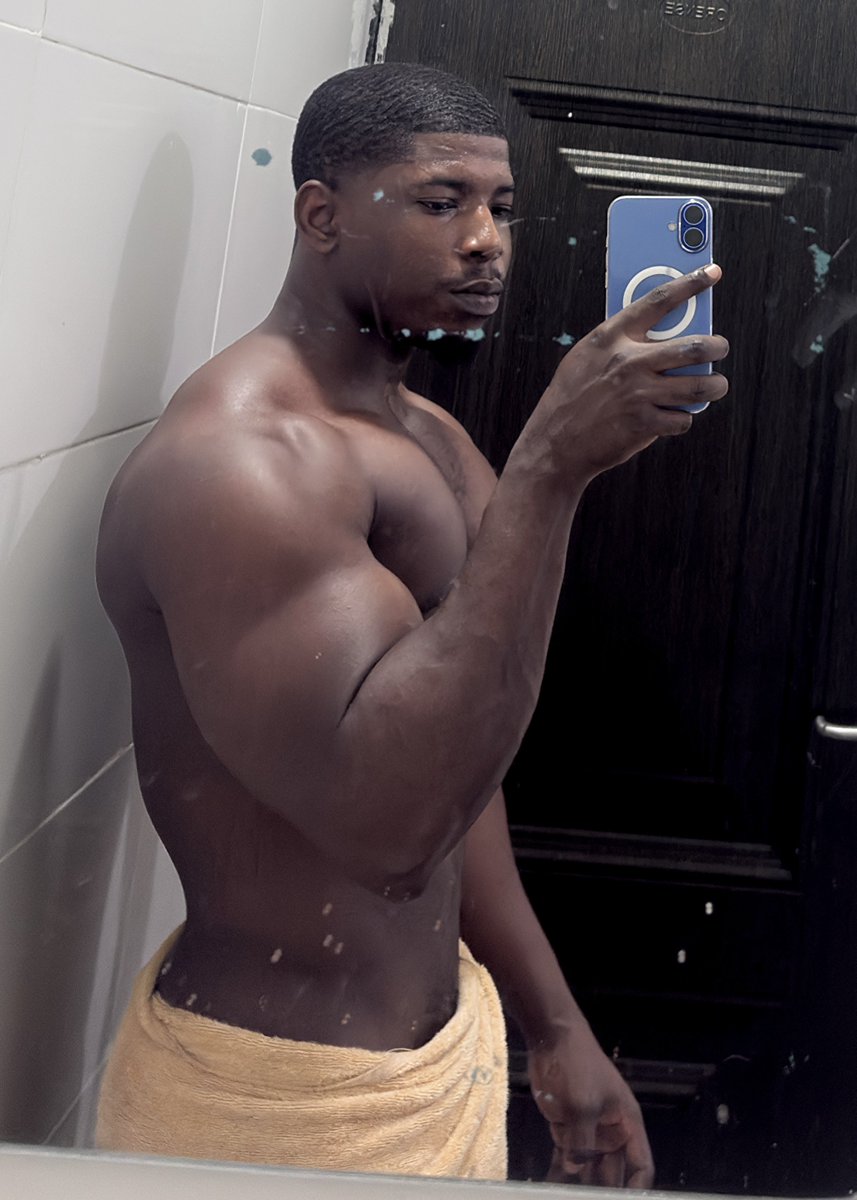 chuksaesthetics's tweet photo. The gods gene 🧬
3months off and still look like this https://t.co/mcN99psbVh