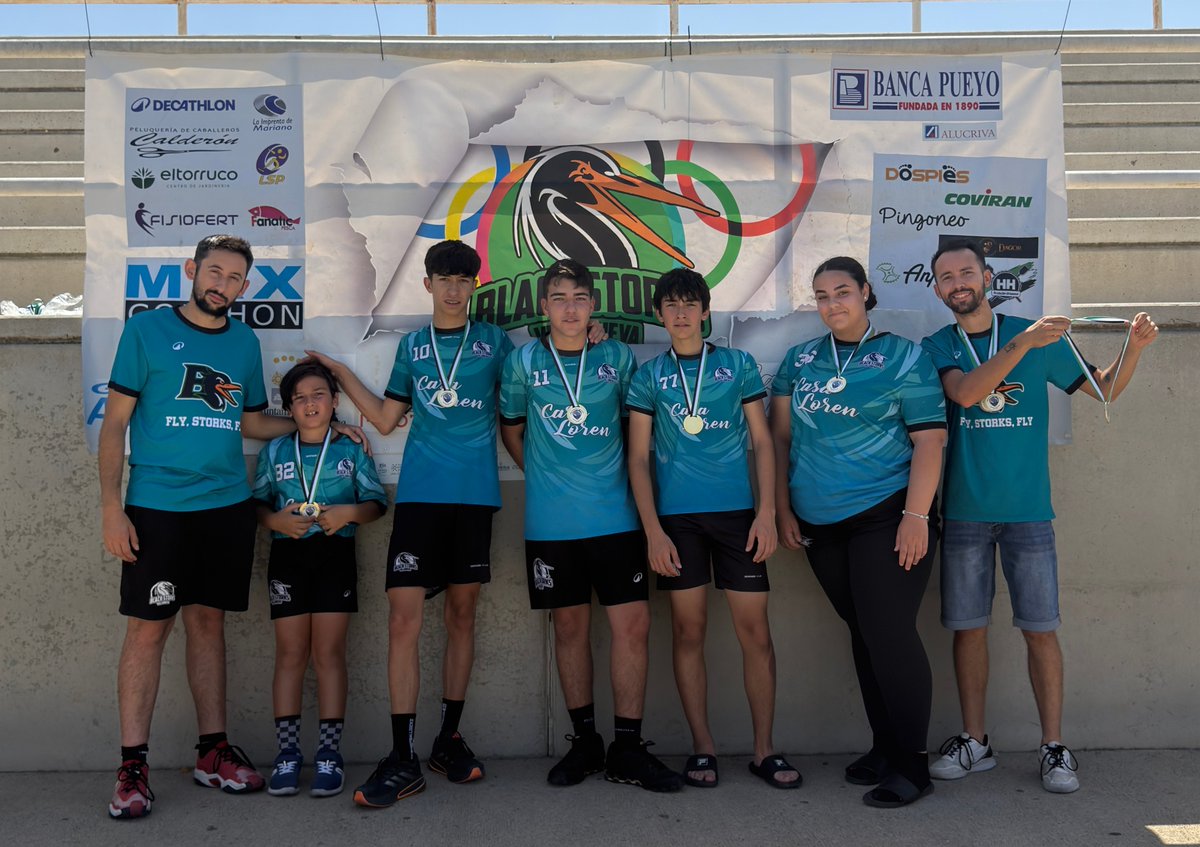 Vva_BlackStorks's tweet photo. Gold Storks no suelta el título de campeón de la 🏟️ Liga Juvenil ADAME de 🏈 Flag Football Villanovense y ya son tricampeones 🏆 de forma consecutiva 

Game4⃣
#SilverStorks🩶 20-32 #GoldStorks💛

🥇 #GoldStorks💛 3-1
🥈 #SilverStorks🩶 1-3

✍️ Crónica ⤵️
🔗https://t.co/bLJWpuBIUS https://t.co/XzutRQkayF
