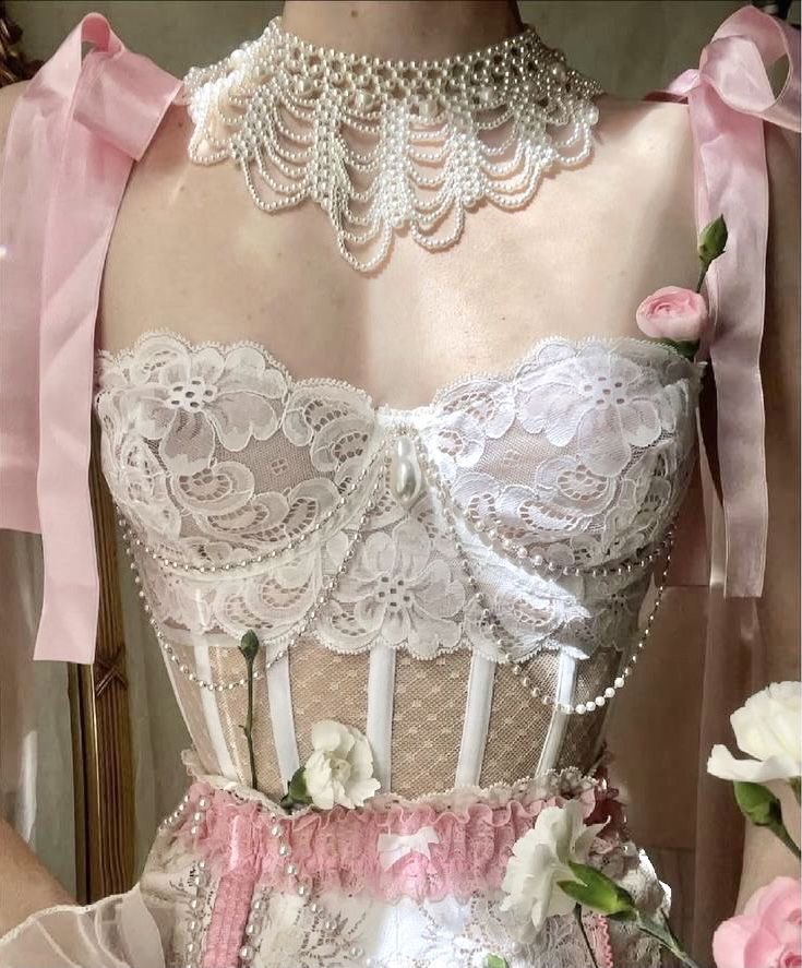 _littlegroves's tweet photo. adorned like a porcelain doll in the morning sun https://t.co/I3UnjfTXW4