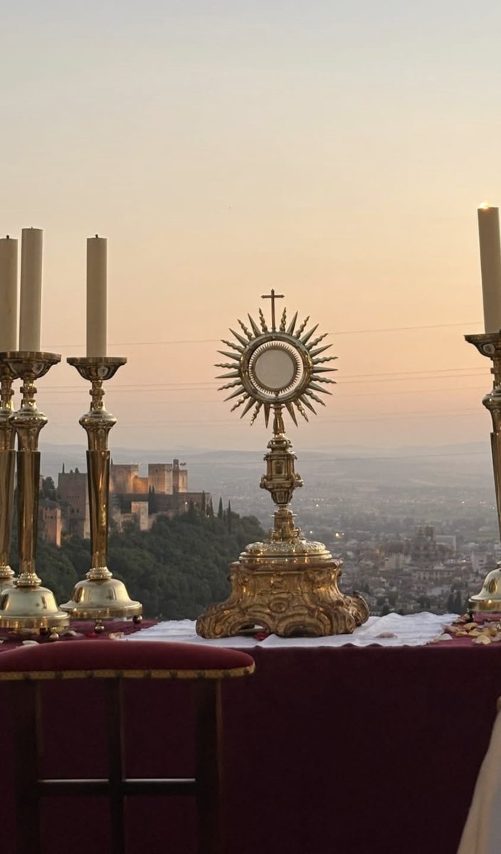 Archigranada's tweet photo. ✝️ Granada, bendecida por el Santísimo Sacramento. Misa votiva celebrada en la Abadía del Sacromonte y posterior bendición a la ciudad desde su mirador con Jesús Sacramentado.

✍️ https://t.co/CnbRmYNbP6

Fotos: Abadía Sacro Monte https://t.co/BInD7vGWlm