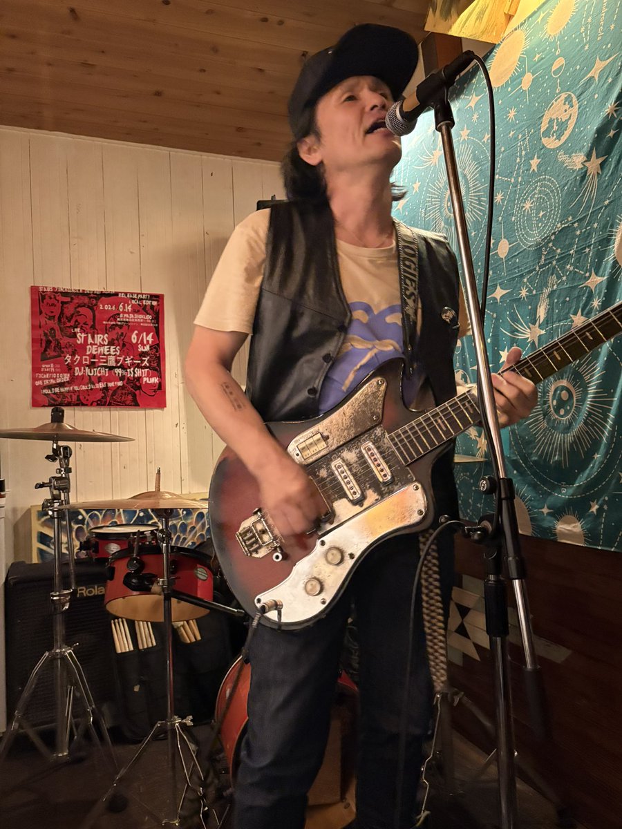 tcdewee's tweet photo. 昨日のSTAIRSレコ発地元編・和田食堂！ライブDJ酒バーガー全て最高！動画はステアーズ、7インチ収録曲BOREDOM KILLER! https://t.co/m5BGW7qL2u