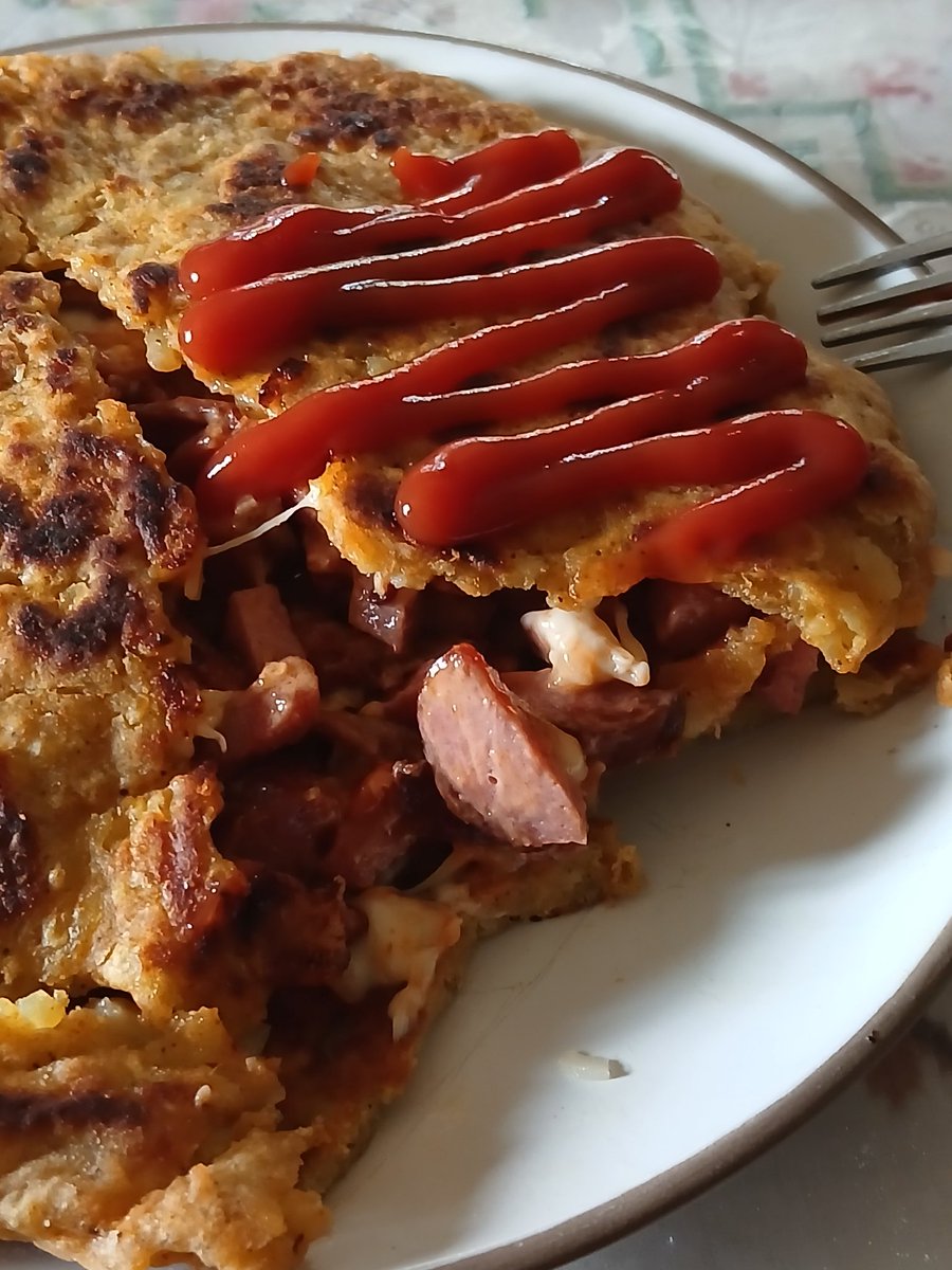 mvsiala's tweet photo. Breakfast is two hashbrowns with 2 grilled sausages with garlic and cheese in the middle 😇 #LeChef https://t.co/CzVlwdsfpo