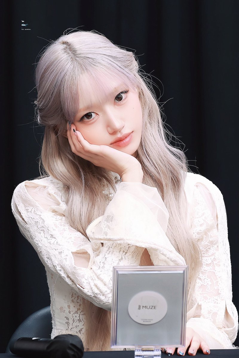 KIMSOOINGLOBAL's tweet photo. [ANNOUNCEMENT] 260615

We are starting the hastag trending for SOOIN on being the Special MC for Ulsan Festival. Please refer to these tags and mass tweet.

Schedule:
📅 : Monday, June 15th
⏰:  6 PM KST

ULSAN FEST MC SOOIN
#.SPECIALMC_SOOIN
#.오늘스페셜MC_수인여정
#.MEOVV #.SOOIN