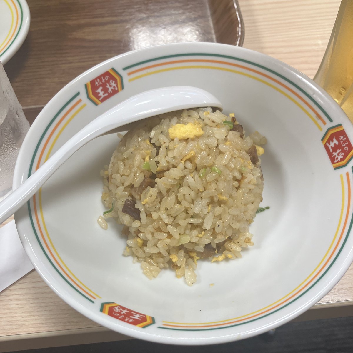 studione63's tweet photo. 週明けみなさまお疲れ様で��た😊
土曜日は社内の有志で集まり、大学ボクシング🥊の応援へ。
手に汗握る展開に痺れました！😭✨

写真は青春の輝きを纏いながら観戦後にみんなで行った王将のセット炒飯です。
サーティワンのラージサイズ？
(🐹)

#企業公式相互フォロー 
#企業公式がお疲れ様を言い合う https://t.co/jgKCGmkO4v