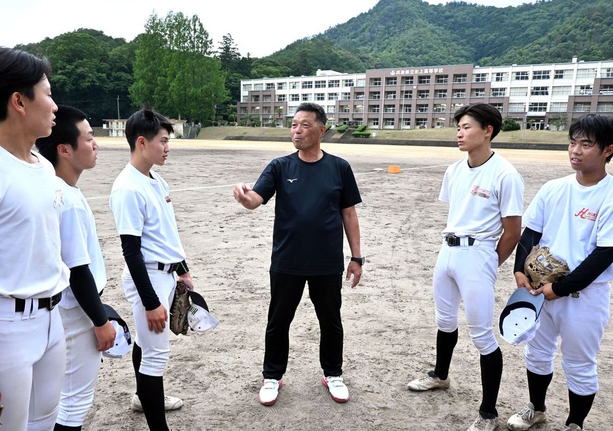 nishispo_amabb's tweet photo. 元ダイエー捕手が高校指導者へ
　
兵庫・氷上を指導　王監督に学んだ
「勝ちへの執念植え付けたい」

▼記事はこちらから▼
https://t.co/ZLi9GIkDT6 https://t.co/JoZjveAIvM
