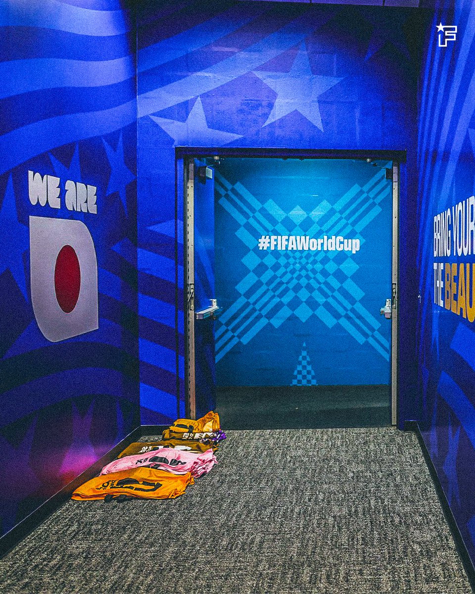 footmercato's tweet photo. Les joueurs japonais 🇯🇵 ont rendu leur vestiaire dans un état impeccable après le match contre les Pays-Bas. 

La classe sur et en dehors du terrain ! 👏 https://t.co/KKBCZS9KZe