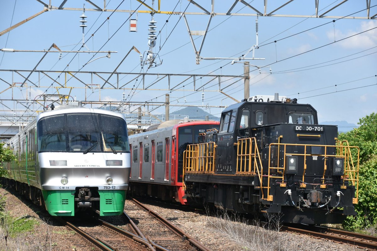 18xjT0's tweet photo. 先日のDD200−701＋303系K03
最後は大分車125−1（ノーマル）＋125−6（ロマンシング）です。 https://t.co/D1kTI4Nr0s