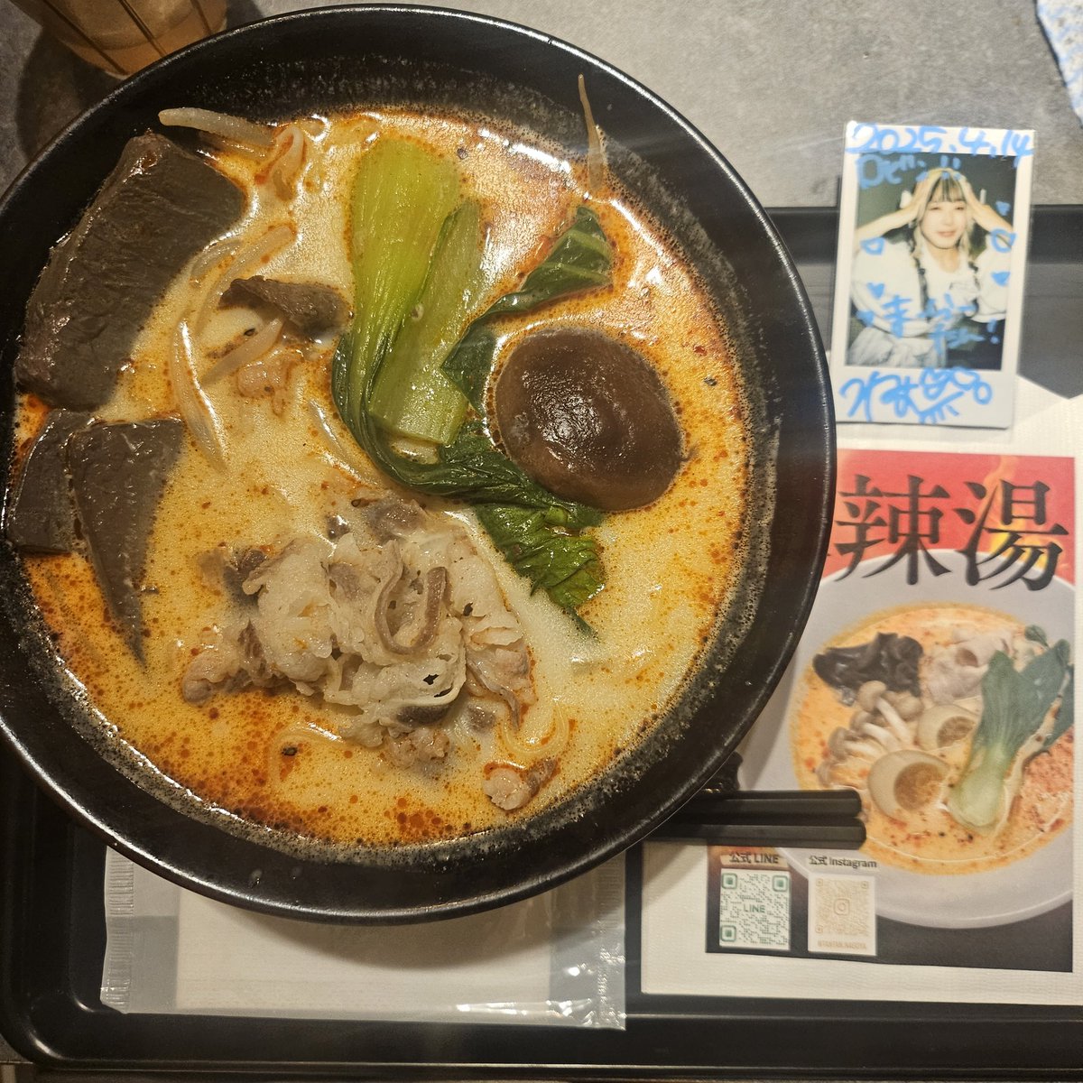 UncleRobinTW's tweet photo. 【TANTAN】
商業施設で初マーラータン。店員全員日本人。⭕️清潔、紙エプロン付、ハンバーグ等変わり種有。1辛はほぼ辛さ無。❌高い！少しで2000円超、他店なら大盛りのレベル。スープはラーメン屋の転向を疑う味でマーラータン感ゼロ。調味料に辣油や芝麻醤が無く唐辛子のみ…全然ダメ🙅🏿
#麻辣湯巡り https://t.co/68poUzYDhY