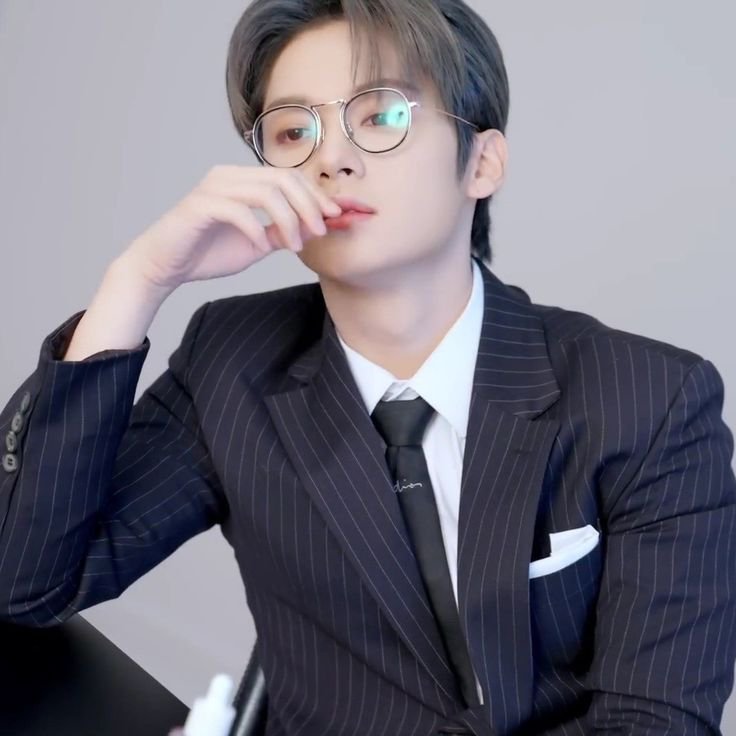 mjmkverse's tweet photo. This love | AU #2min #knowmin

Donde a Seungmin comienza a gustarle su profesor de baile, decidido en llamar su atención. 

O donde tal profesor ya tiene puestos sus ojos en él desde el primer momento en que lo vió, decidido a hacerlo suyo de una forma u otra. https://t.co/oCVzJ9d6I3