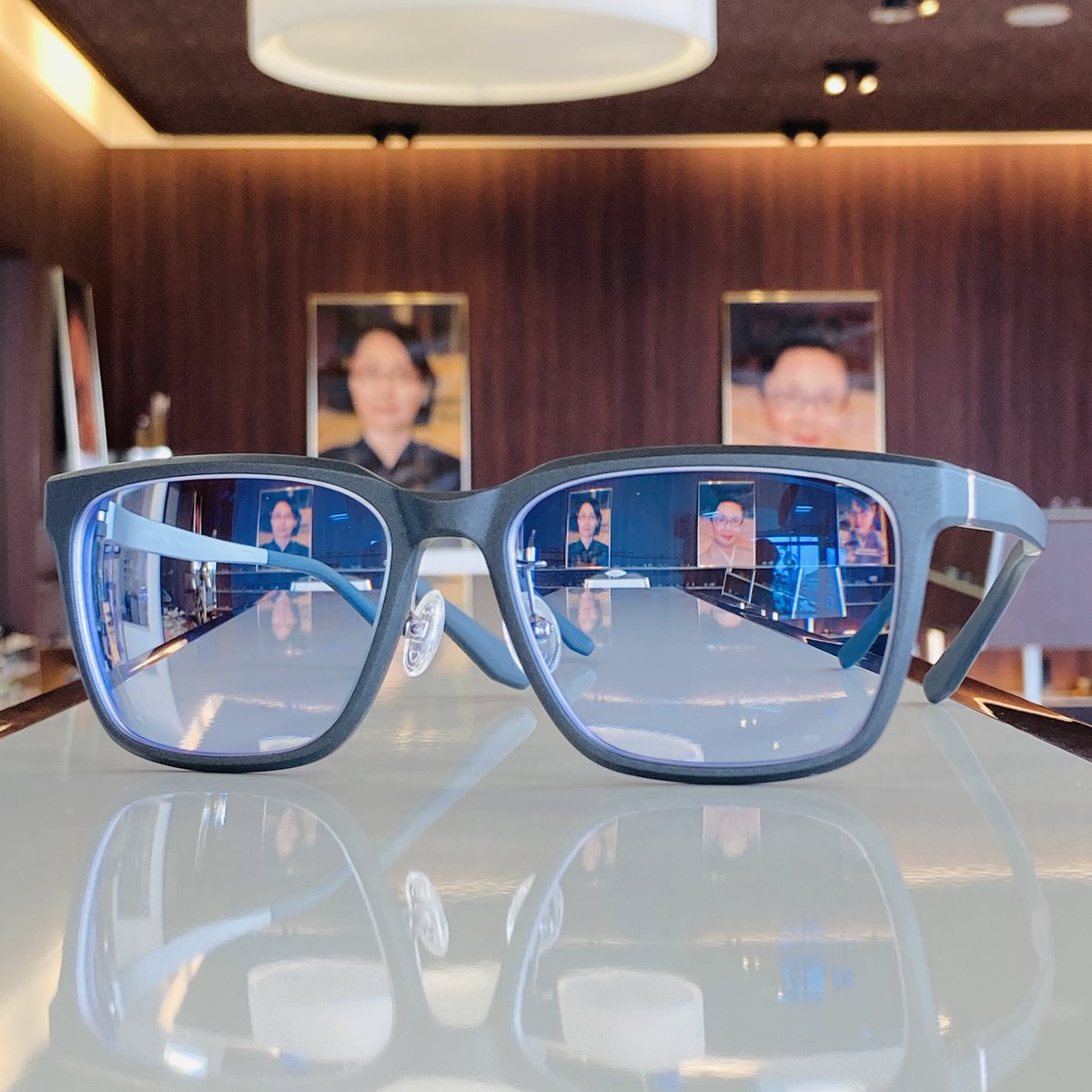 KamuySpectacles's tweet photo. アイクラウド、上下幅たっぷりのビッグスクエアモデル。レンズはKodak（コダック） ネオコントラストです！暗くならずに眩しさを防ぎ、夜間運転時の対向車ライトのギラツキをやわらげます♪

#kodak #neocontrast #ネオコントラスト #対向車のライトが眩しい https://t.co/gRz56IAziY