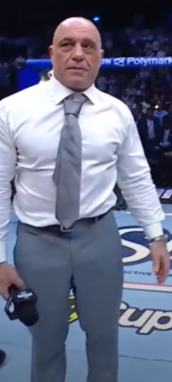 archis_arch's tweet photo. #ufc250 #joerogan 
he loosened his stupid tie knot to bring it to the belt level, #wardrobe mixfixer https://t.co/86qoatvYt6