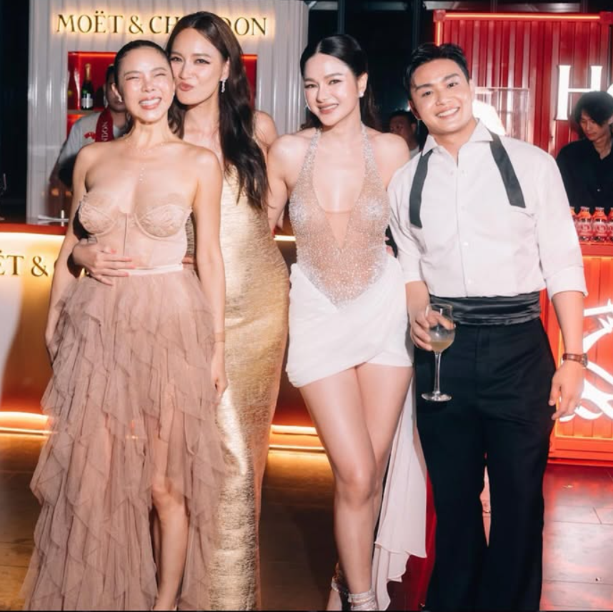 Kunkarn's tweet photo. ในรูปคู่ไหนเป็นคู่แต่งงาน?? คู่ซ้ายป่ะ #บีคริส https://t.co/uqCmkmv4BE
