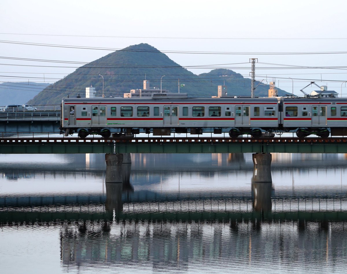 gorstfree's tweet photo. #7200系デビュー10周年 
四国の通勤列車といえばこれ
7000をニートレイン化させる程の働きっぷりなので、最後の国鉄車になるかもね https://t.co/Sugo7PBnLP