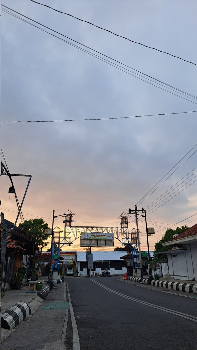 gooddates_'s tweet photo. Motivasi lari pagi ini adalah untuk beli air 😂
Krn air dikost an habiss:(( https://t.co/TaJNrcVxQX