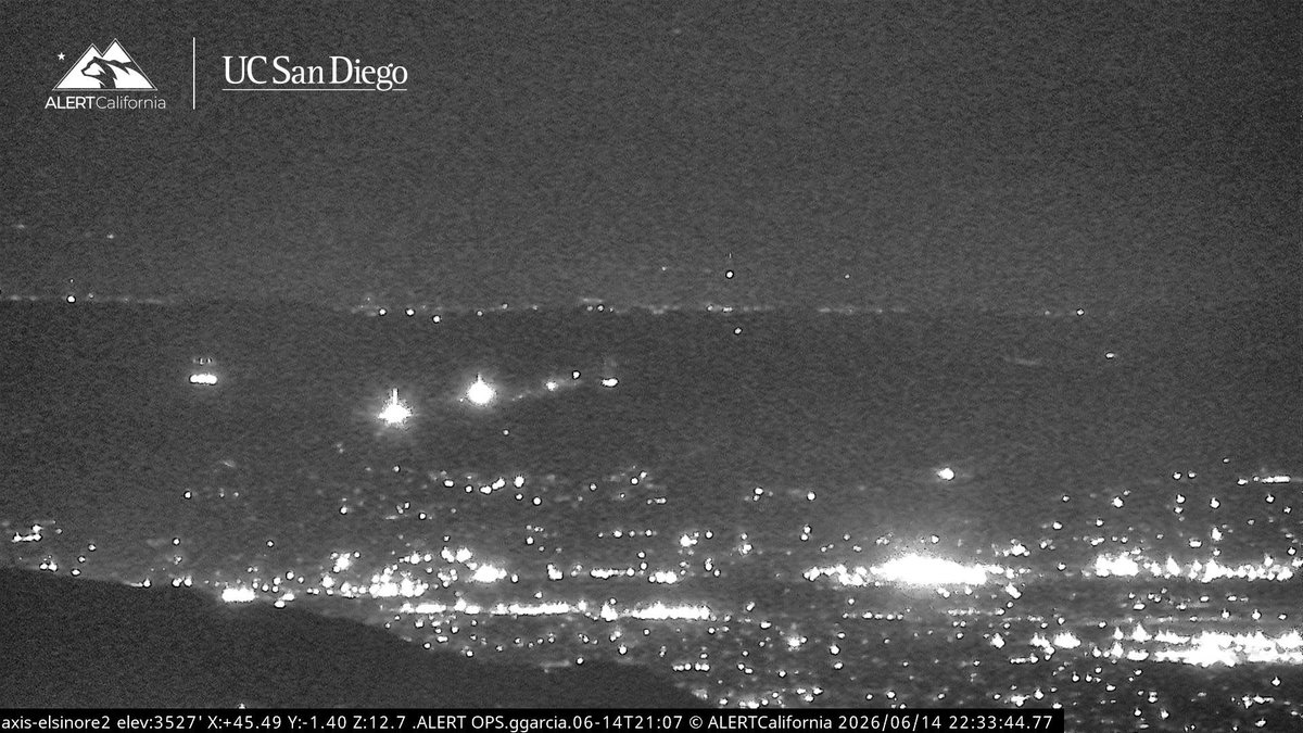 DanielFireTruck's tweet photo. #NorthFire Ground Crews have made Good Progress along with Copter 605, the Fire is holding at 8-10 acres, Fire Activity Moderated. https://t.co/zs4wh0ROwG