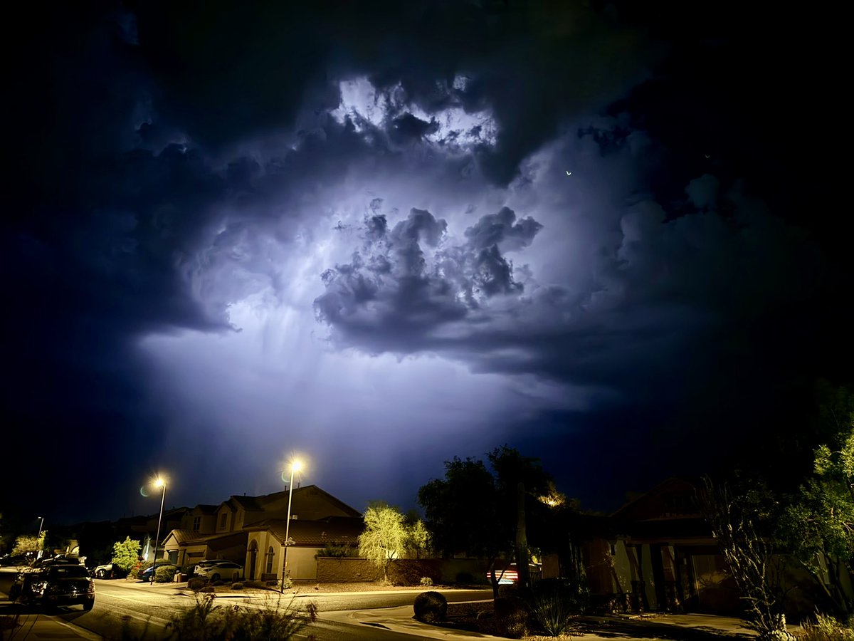 Jonathan_M_Li's tweet photo. @azfamily Thunderstorm witness in Anthem! https://t.co/ZalceJ3Kh6