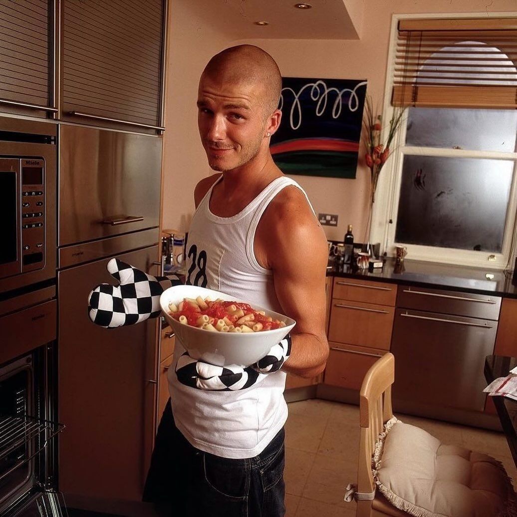 nostalgiaa's tweet photo. David Beckham photographed by John Rogers (1999) https://t.co/r098K5zRzO