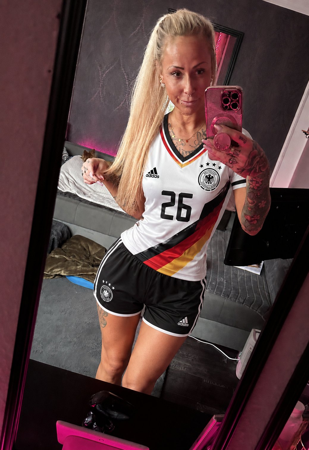 Wow, was war das denn gestern Abend für ein Spiel!?🥳7 Tore! Zu diesem Anlass gibt es nur heute auf 7 Artikel ganze 20% Rabatt. Nutzt die Chance und stöbert mal wieder durch meinen Shop😋👇 https://t.co/C3nt4xnxLL https://t.co/0yVVhEEiOb
