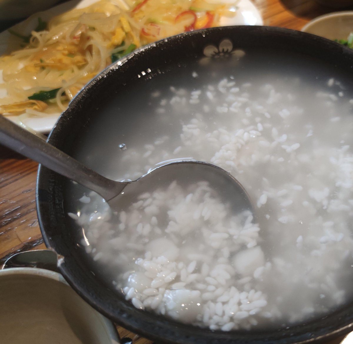 ctcity18670's tweet photo. Just had the warmest bowl of homemade congee with pickled radish on a rainy day—comfort in every spoonful https://t.co/yqNWjwXRPG