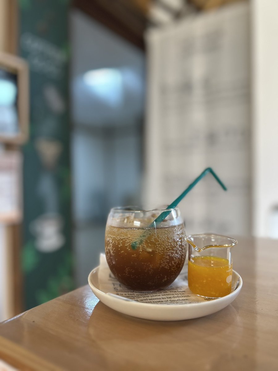 coffeeyacoco's tweet photo. そう言えば…
今月の限定ドリンクは…

コーヒーソーダオレンジ
です
去年とはまた少し違うコーヒーソーダをお楽しみください🍊 https://t.co/1Gr0FISkBD
