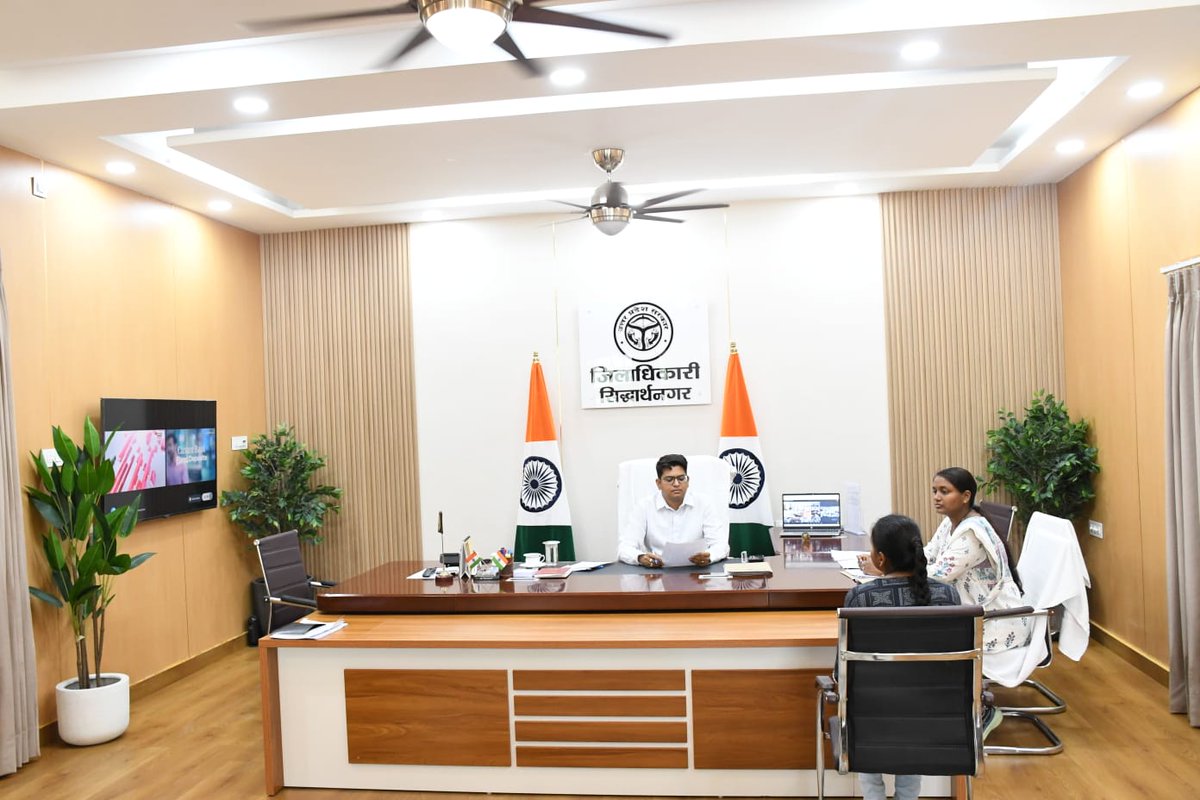 dmsid1's tweet photo. दिनांक 15.06.2026 को कलेक्ट्रेट कार्यालय कक्ष जनसुनवाई के दौरान आए हुए फरियादियों की शिकायतों को सुनकर संबंधित अधिकारियों को ससमय संतुष्टिपूर्ण  निस्तारण किए जाने हेतु निर्देशित किया। @CMOfficeUP @UPGovt @InfoDeptUP https://t.co/23onoxXbXh