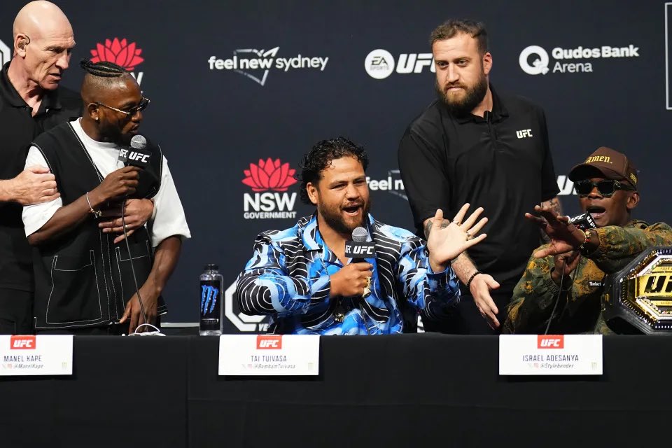 OmerOsman200's tweet photo. No bigger successful press conference rage baiters than Josh Hokit and Manel Kape. 

😭😭😭😭😭😭😭

#UFCWhiteHouse https://t.co/NBhYvBafrE