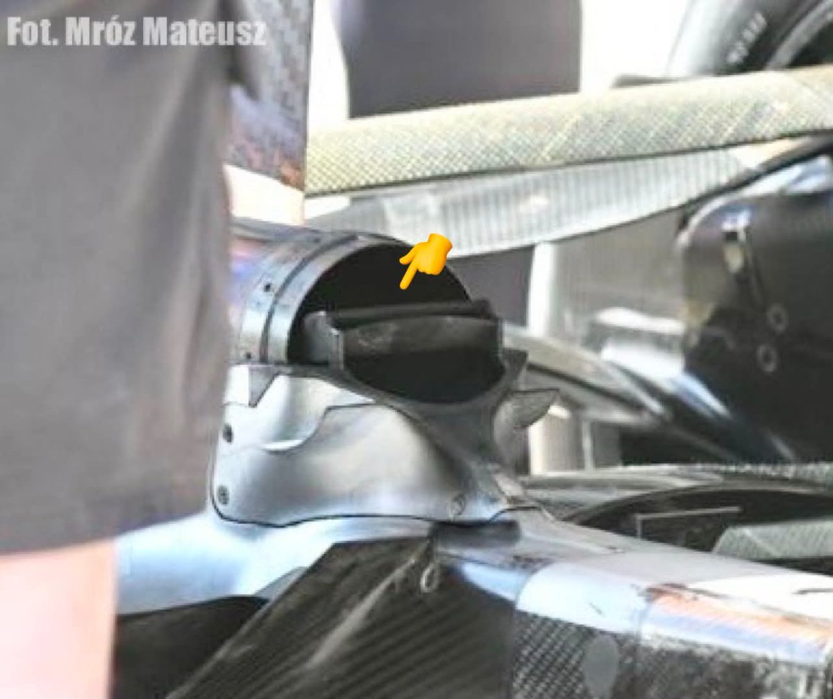 MateuszMrz8's tweet photo. Trochę przeszło to pod radarem, ale Haas w ostatnim czasie dokonał kolejnej modyfikacji w obszarze wylotu układu wydechowego. 

#F1PL #ElevenF1 #F1 https://t.co/WXZvWkt6OZ