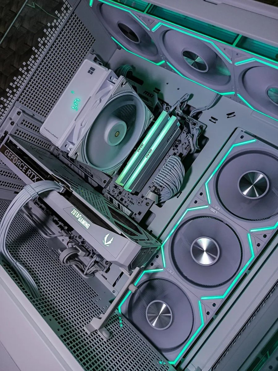 ZotacPoland's tweet photo. Bardzo podoba nam się ten poziom personalizacji komputera PC i ta kombinacja kolorów!
IG: elrincondelhardware
#ZOTACGAMING #ZOTAC #NVIDIAGeForce #PcBuild #PcSetup https://t.co/U09DUklcMg