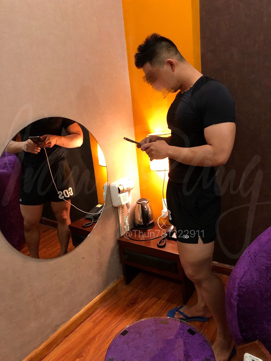 Thun781222911's tweet photo. Body cỡ này thì đụ tới khi nào chán thì thôi cũng được . . . 🍑🍆👅 https://t.co/DzLG0s7E9H