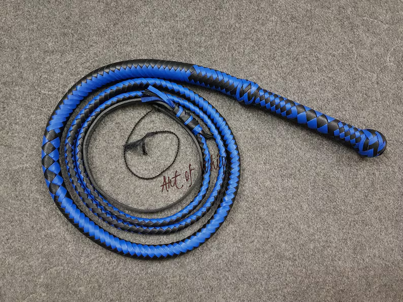 art_whips's tweet photo. 💙 4–12FT Blue &amp; Black 12 Plait Real Leather Bullwhip Heavy-duty handcrafted genuine leather built for smooth handling, durability &amp; easy cracking action. Crafted to perform.    
📷 15% OFF now 📷https://t.co/WmevvzscUm 

#Dom #Submissive #Femdom #Mistress #Bondage #Fetish https://t.co/qe0BVIudN1