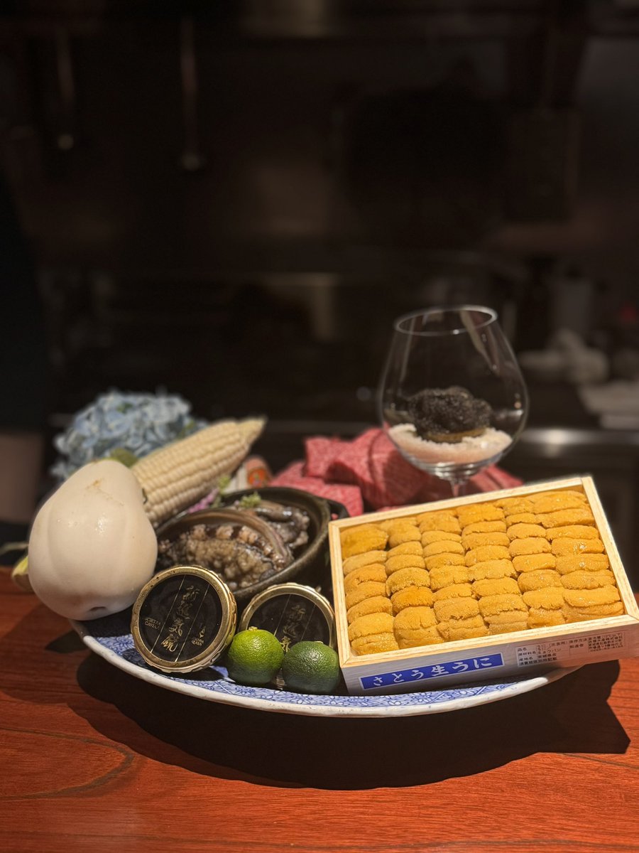 ahomugi_pekori's tweet photo. 【これは保存案件🥢】
ふかひれ×紫雲丹、あわび春巻き、チンジャオロースのユッケ…創作中華が全部レベル高すぎた。締めの麻婆豆腐と昔ながらのチャーハンまで完璧。最後の杏仁豆腐も優勝🤤

#東京グルメ #中華 #食べ歩き #グルメ好き #飯テロ https://t.co/8cc0lUTc0N