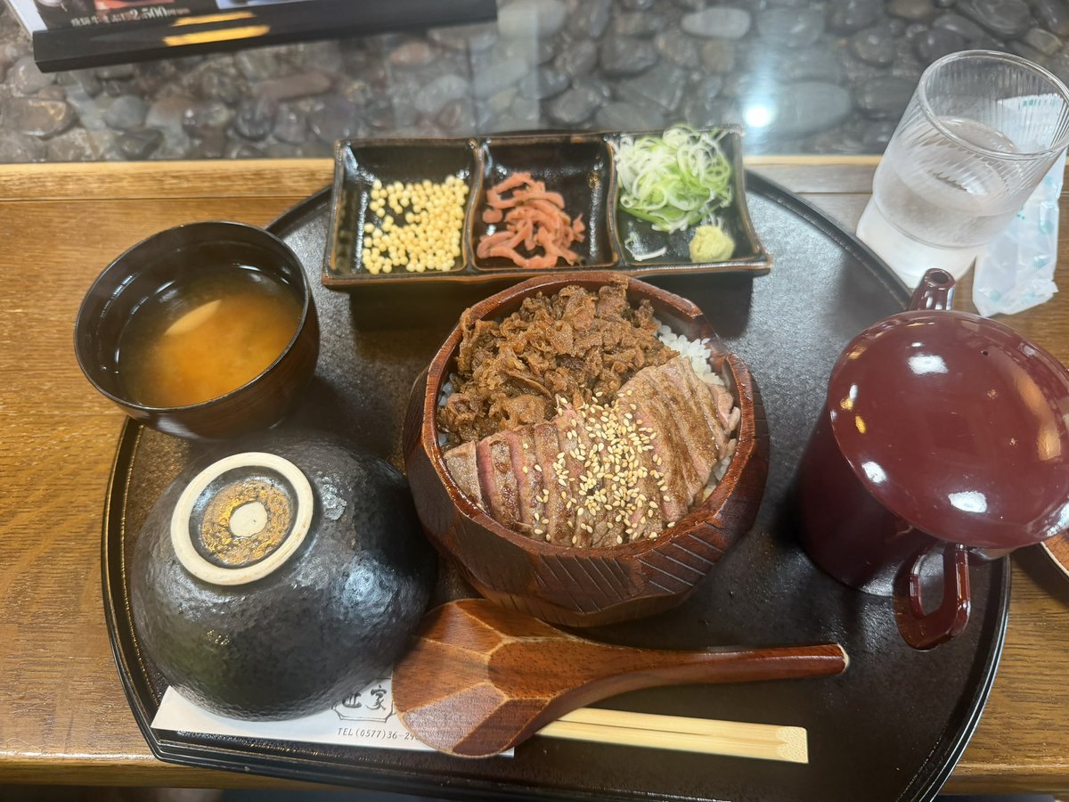 Marfee2023's tweet photo. マラソン後、高山から帰れないので有給使って高山観光

昨日の焼肉といい今日のお寿司とひつまぶしと飛騨牛を満喫🍴どれもこれも美味しかったです

代表戦も見たのでものすごく眠い🥱

#飛騨高山ウルトラマラソン
#飛騨牛
#高山観光 https://t.co/PW1TxOCTku