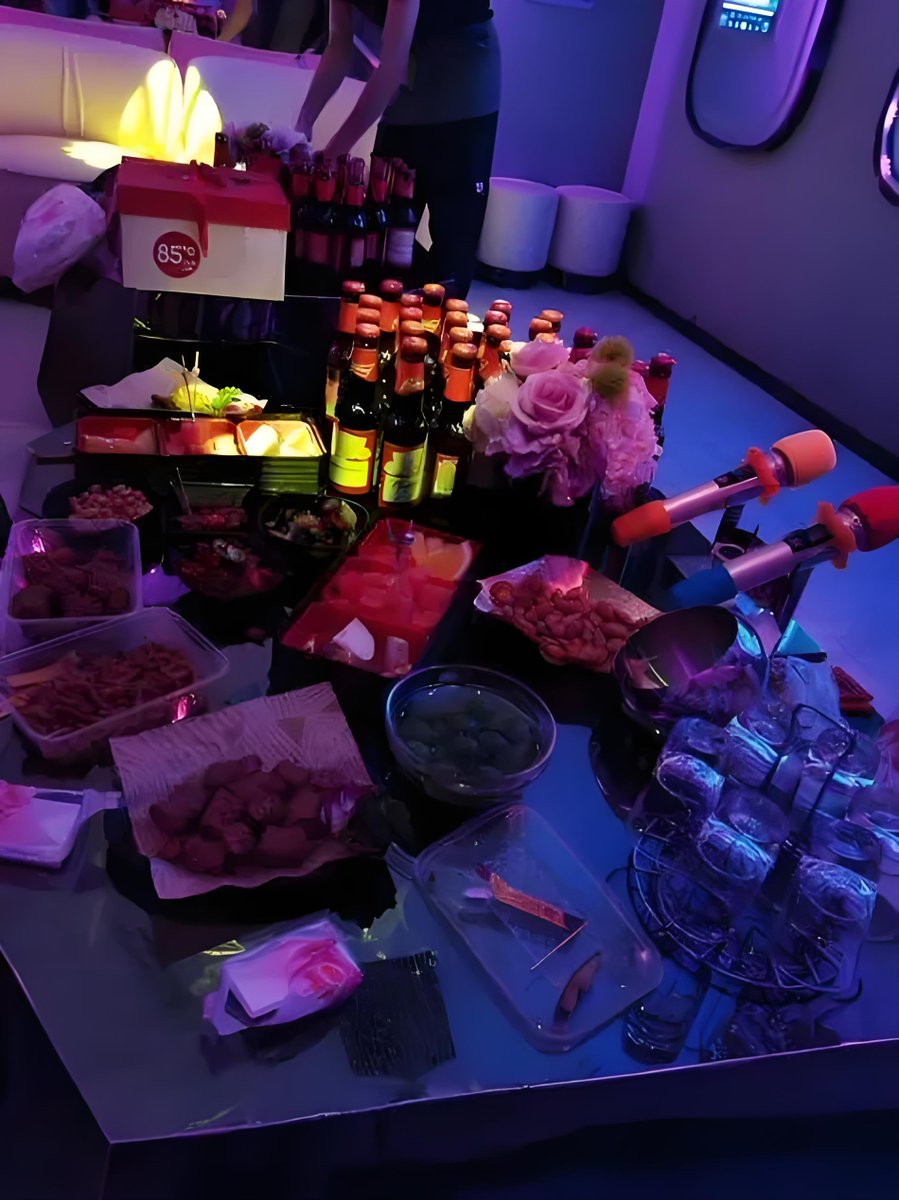 AlexTopcatalex's tweet photo. Got the mic, setlist’s ready, and the vibe’s all ours! KTV time = no filter, full volume, nonstop fun. Who’s joining my sing-along crew tonight， https://t.co/lqnsHIp3KX