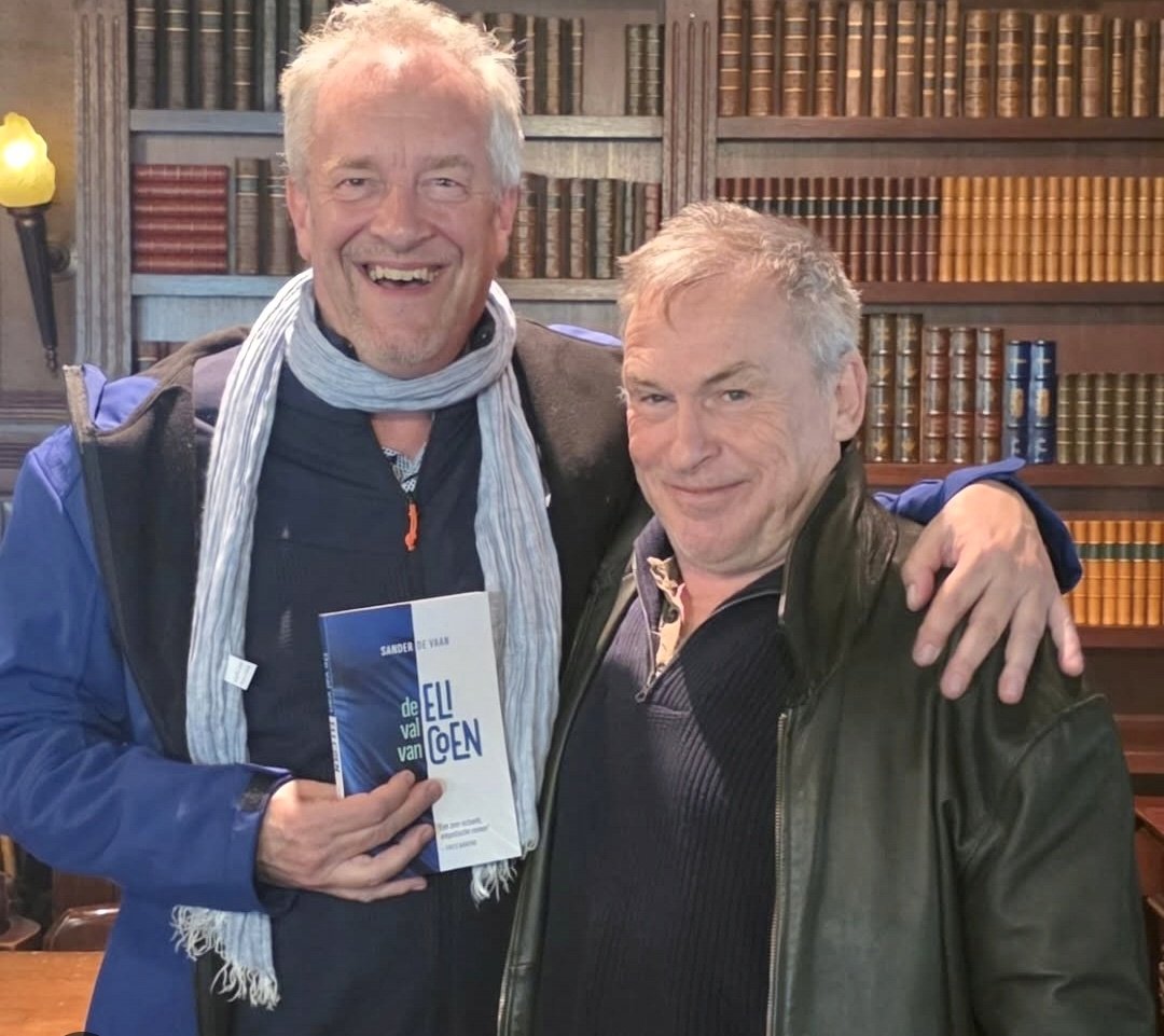 owollring's tweet photo. @WaterdrinkerP @TheodorHolman En als je Ferdinand Hania uit hebt en je hebt wellicht weer een beetje zin in voetbal, lees dan de ijzersterke voetbalroman 'De val van Eli Coen'! Alle info: 
https://t.co/fv5Xog6cWQ https://t.co/wc3o4pqJFw
