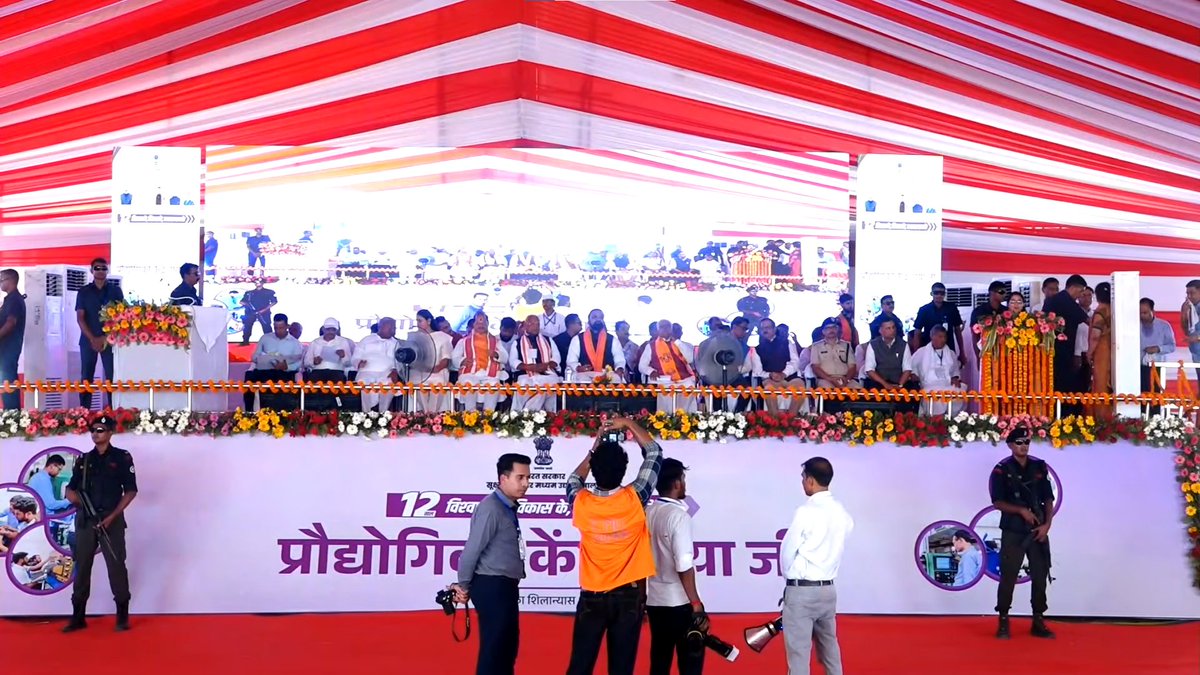BiharInfraTales's tweet photo. 🚨CM laid the foundation stone for the upcoming Technology Centre at Khizarsarai, Gaya.

In December 2025, Quazar Infrastructure Pvt. Ltd. was awarded the contract for the civil construction works.

Contract Value: ₹57.88 crore
Civil Construction Project Cost: ₹84.00 cr
Machinery & Equipment Cost: ₹86.00 cr

Total Project Cost: ₹170.00 cr