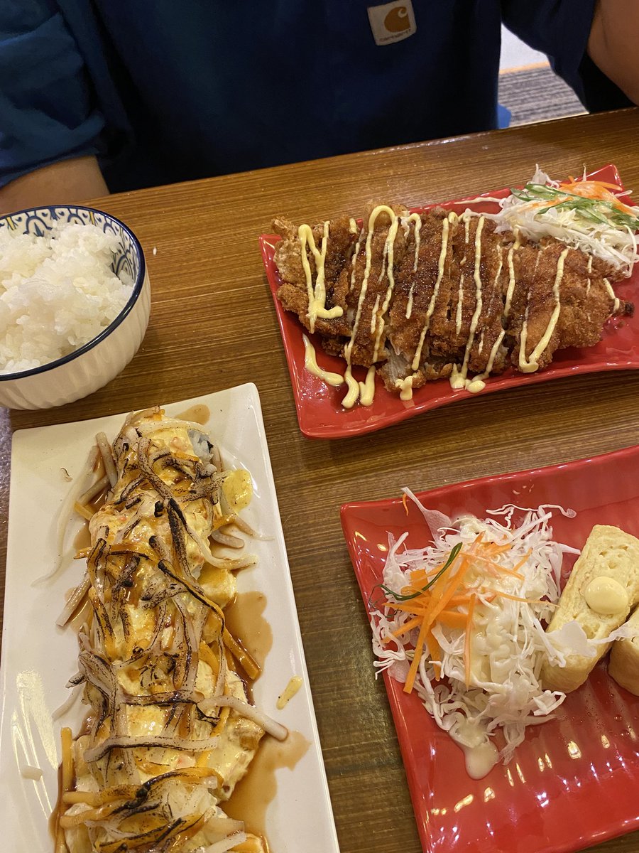 hooliganjo's tweet photo. WE WATCHED OBSESSION AND ITS SOOO GOOD!!! 

we also tried yamazaki and too bad ubos na ang ramen nila at 10pm :(((

thank ü bebi! https://t.co/rY5lDszFAb
