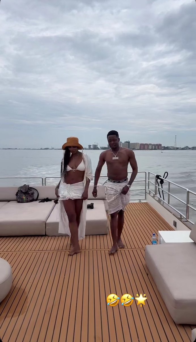 firstmiracle_'s tweet photo. Tiwa Savage and shanks spotted in the beach having fun 🤩🔥 https://t.co/hGD5tnLmDG