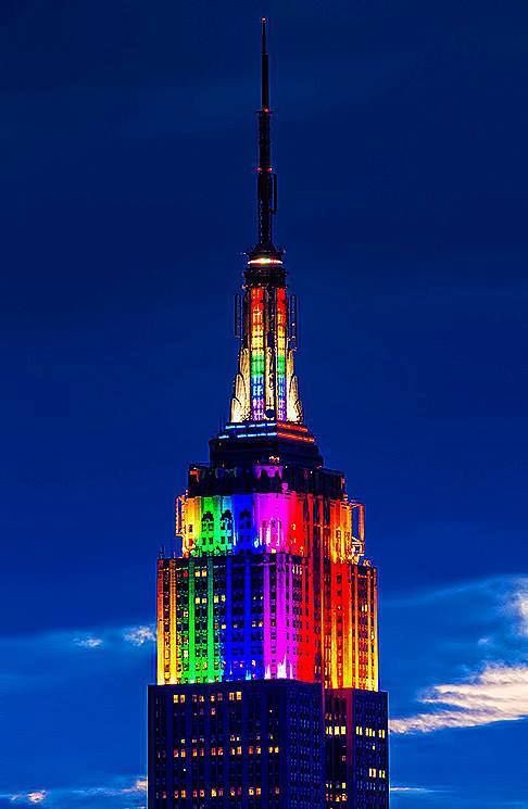AnthonyGalli's tweet photo. Dems have no right to complain about the White House when they’ve tried to trans all our landmarks. https://t.co/nQCDag1GTG