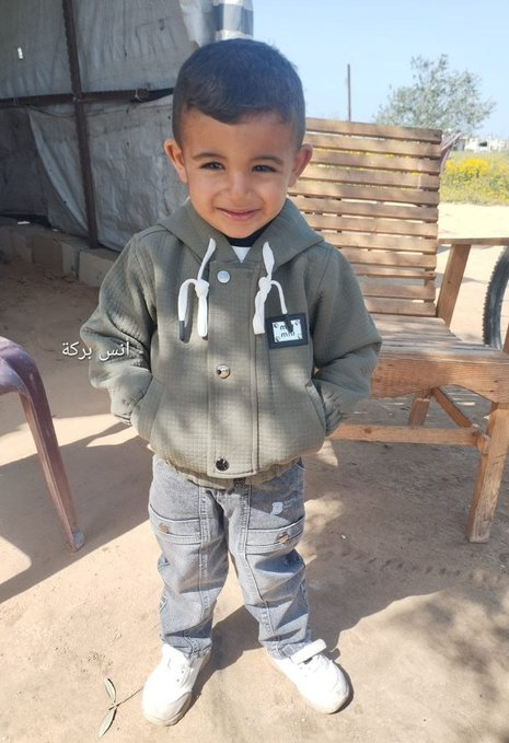 palinfoen's tweet photo. Palestinian child Rayan Bahaa Abu Al-Ajeen was brutally killed after being abducted along with his father yesterday in the Wadi Al-Salqa area, east of Deir Al-Balah in the central Gaza Strip.

According to local reports, Rayan and his injured father were released and later reached the hospital via Salah Al-Din Road, where the child was pronounced dead.

#GazaGenocide
#gazacrimes
#europe #Gaza #Palestine
#Israeliwarcrimes #غزة
#WeWillOpenOurAqsa
#AlAqsa_CriesForHelp
#GazaStarving
