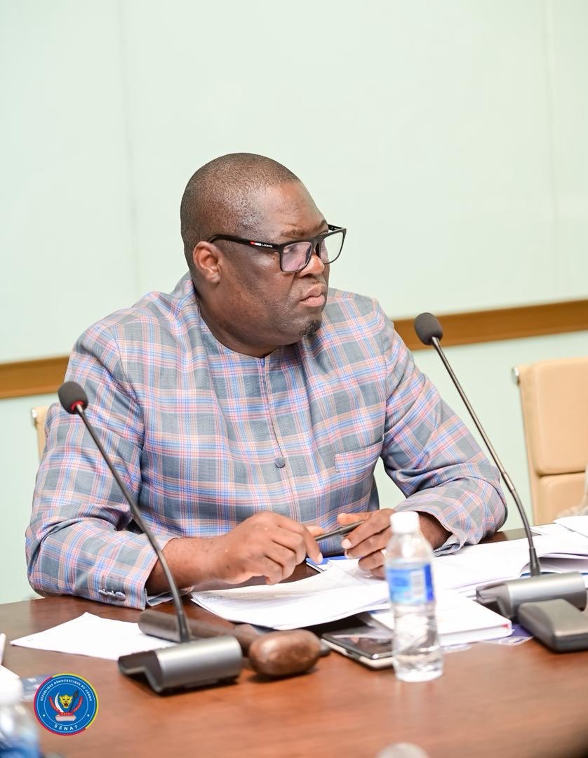 PeterShemabin's tweet photo. #RDC | Sénat 
Après deux jours de travaux intensifs, la commission PAJ du Sénat, sous la houlette de son président, Jules Lodi Emongo, a adopté, ce dimanche 14 juin, à l’unanimité de ses membres, le rapport relatif à l’examen fixant les conditions de l’organisation de référendum. https://t.co/z9TqqeNoB9