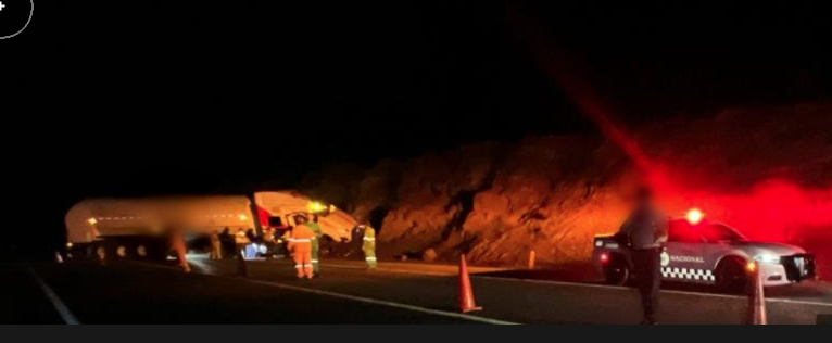 GN_Carreteras's tweet photo. #TomePrecauciones en #Michoacán se registra cierre parcial de circulación por #Accidentevial, cerca del km 205+000, de la carretera Lázaro Cárdenas-Uruapan con dirección Lázaro Cárdenas. Atienda indicación vial. https://t.co/sOESkW0Sno