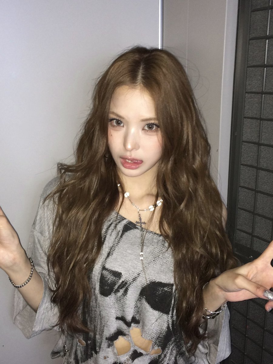 MAIGLOBALS's tweet photo. [PHOTO📸] 260615

"Turn into a handful of ashes 🩶"

#IZNA #이즈나 #마이 #冨岡まい #TOMIOKAMAI https://t.co/5bjyu7OxX7