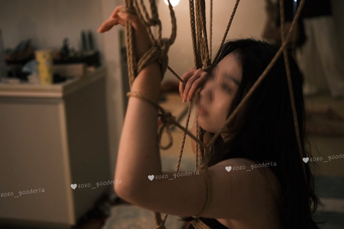 zozo_gooderla's tweet photo. 當結構嚴密成一座牢籠
靈魂便安息成一種順從
每一道勒痕都是無聲的咒語
在拉緊的瞬間
馴服了所有蠢蠢欲動的反骨

photo： @OM1997993 
rigger： @OM1997993 https://t.co/xizOfGIhsm